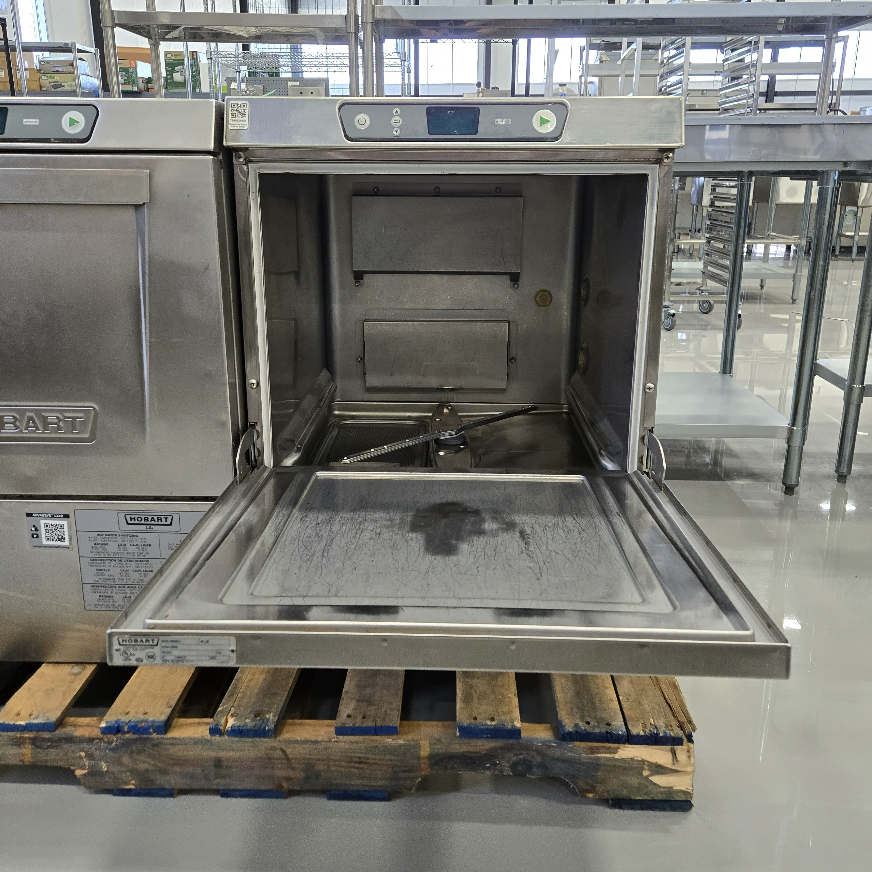 **CERTIFIED USED** Hobart LXEH-2 High-Temp Undercounter Dishwasher - Image 3