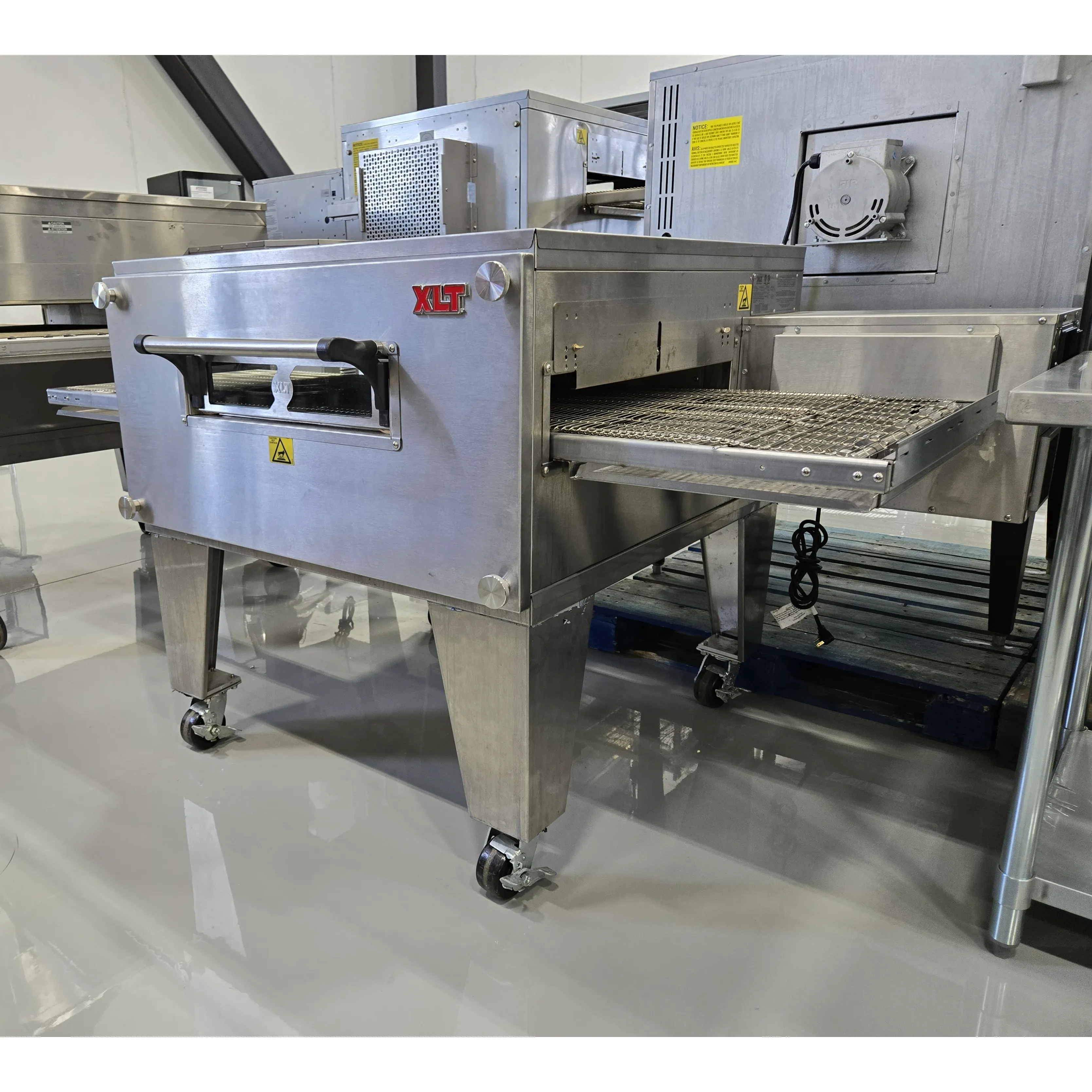 **CERTIFIED USED** XLT 2440 Natural Gas Compact Single Conveyor Pizza Oven - Image 2