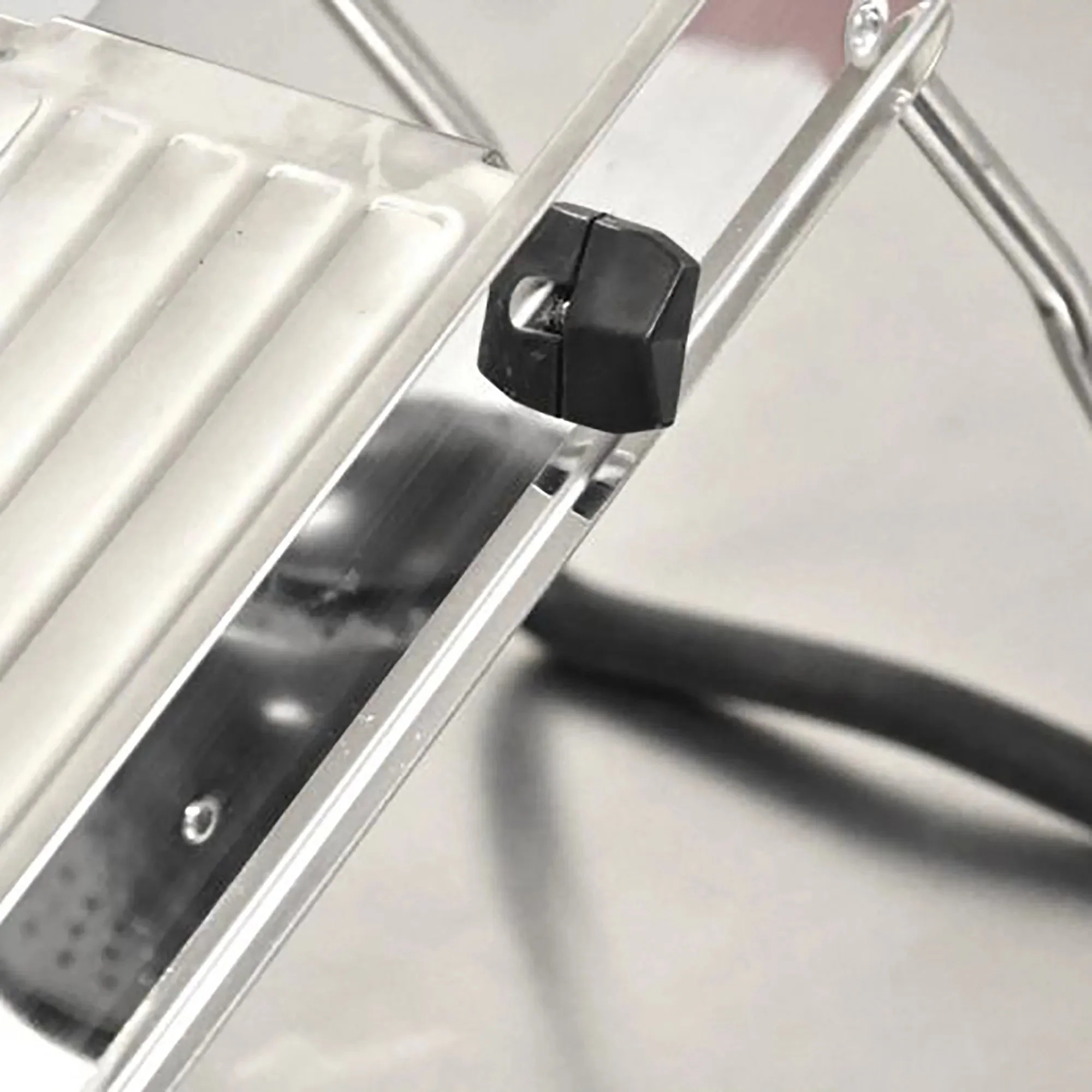 Omcan 13659 Mandoline Slicer Set With 5 Interchangeable Blades - Image 3