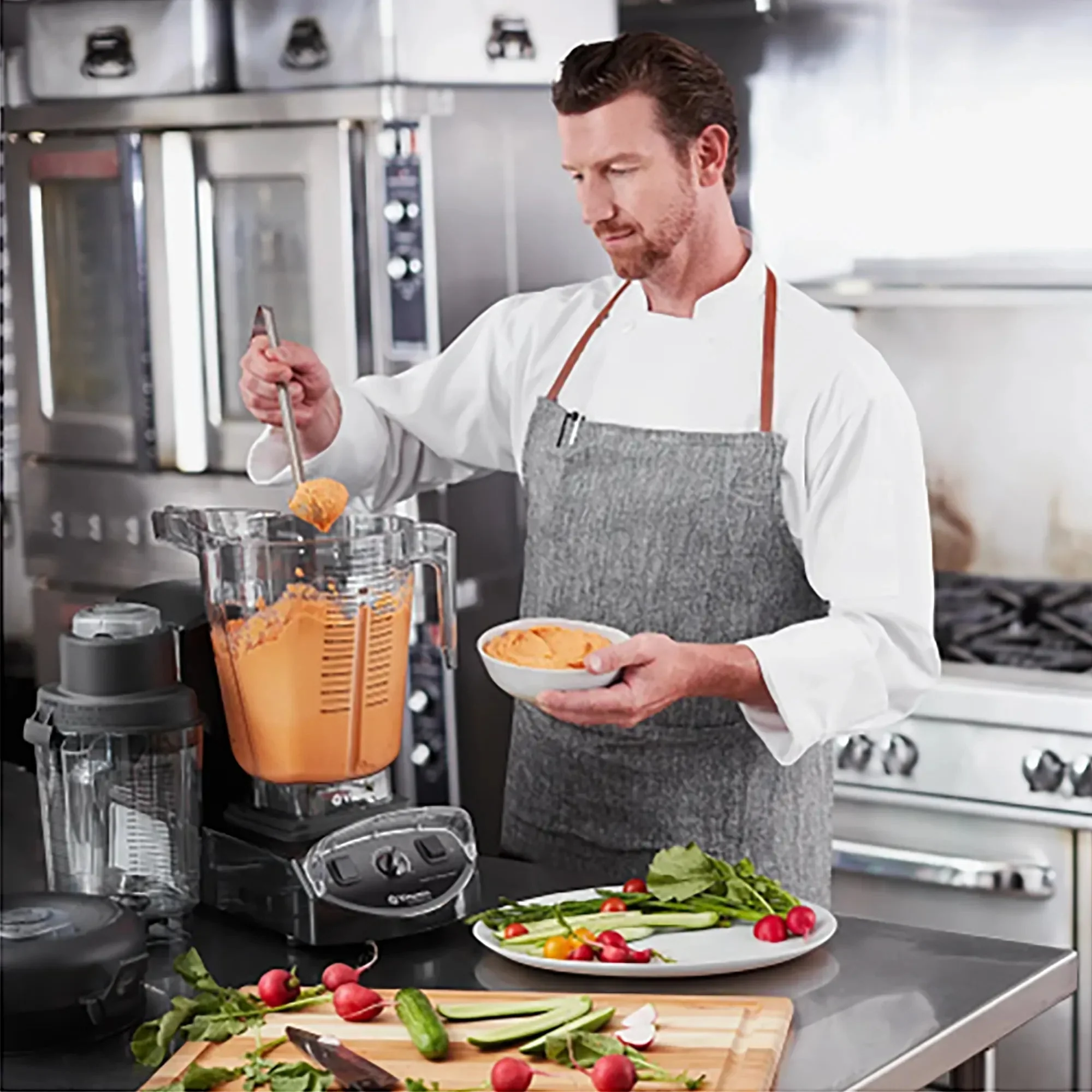 Vitamix 05201 XL Variable Speed Blender with Manual Controls & Two Containers - 192 Oz/5.6L & 64 Oz/2L Capacity, 4.2 HP - Image 3