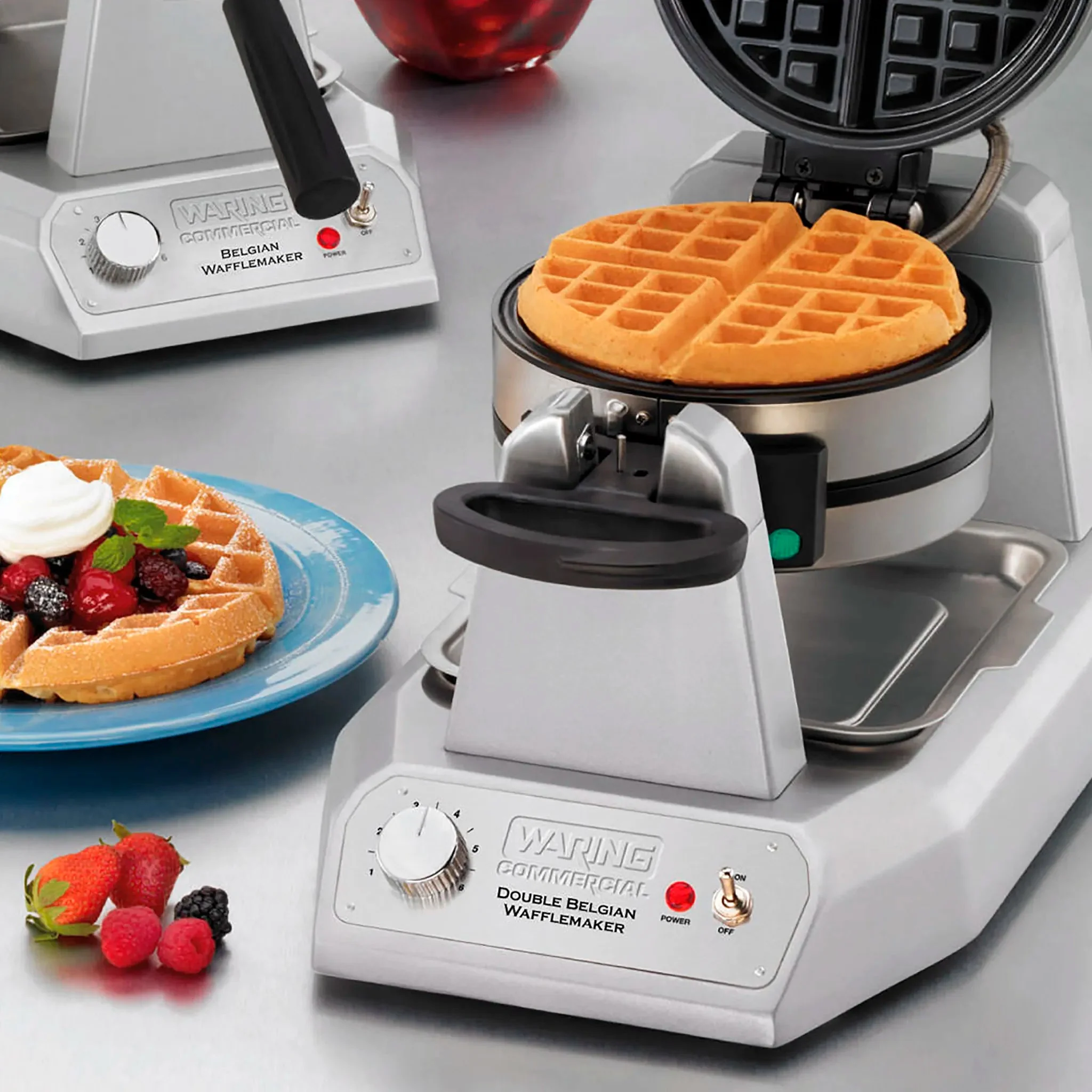 Waring WW200 Double Belgian Waffle Maker - Image 2